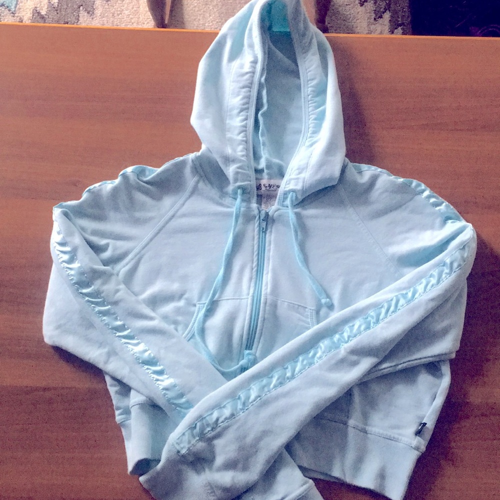 Zip up hoodie half shirt
